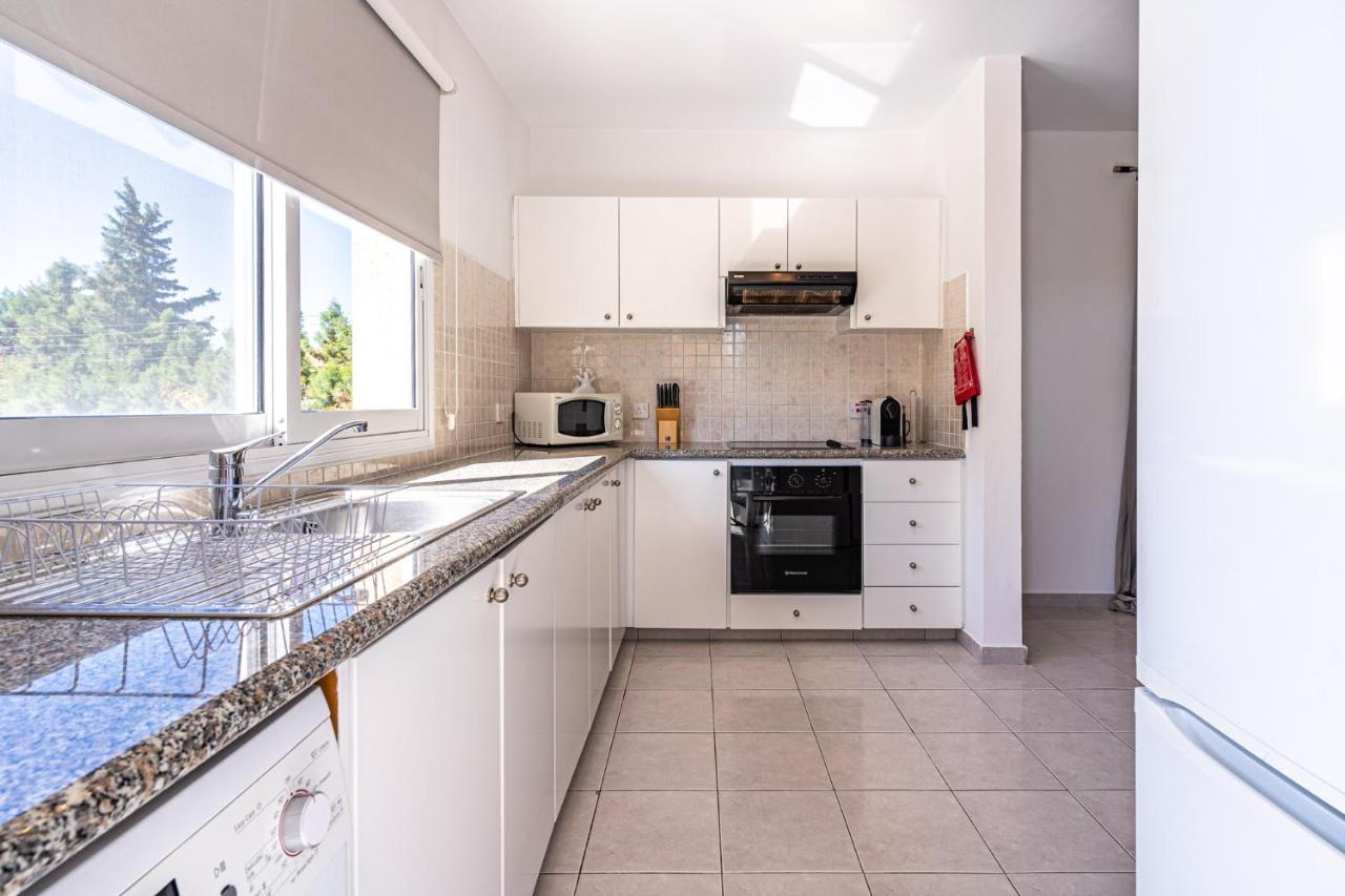Summer Breeze Holiday Apartment With Pool Paphos 外观 照片