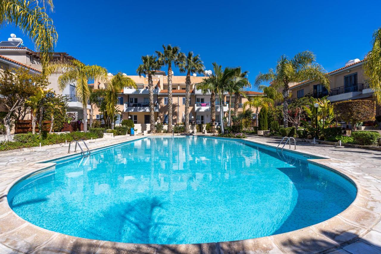 Summer Breeze Holiday Apartment With Pool Paphos 外观 照片