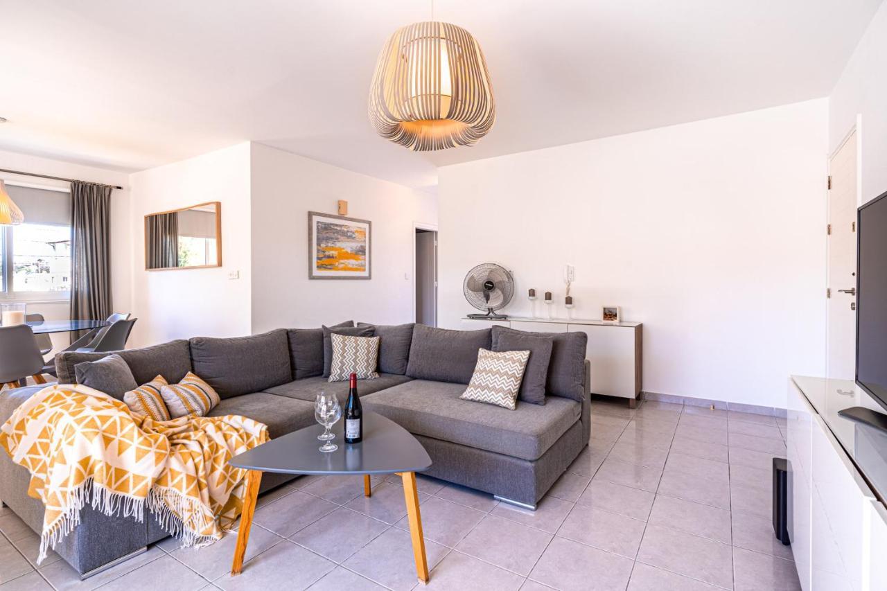 Summer Breeze Holiday Apartment With Pool Paphos 外观 照片