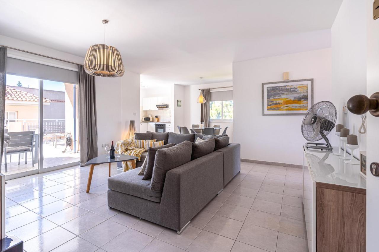 Summer Breeze Holiday Apartment With Pool Paphos 外观 照片
