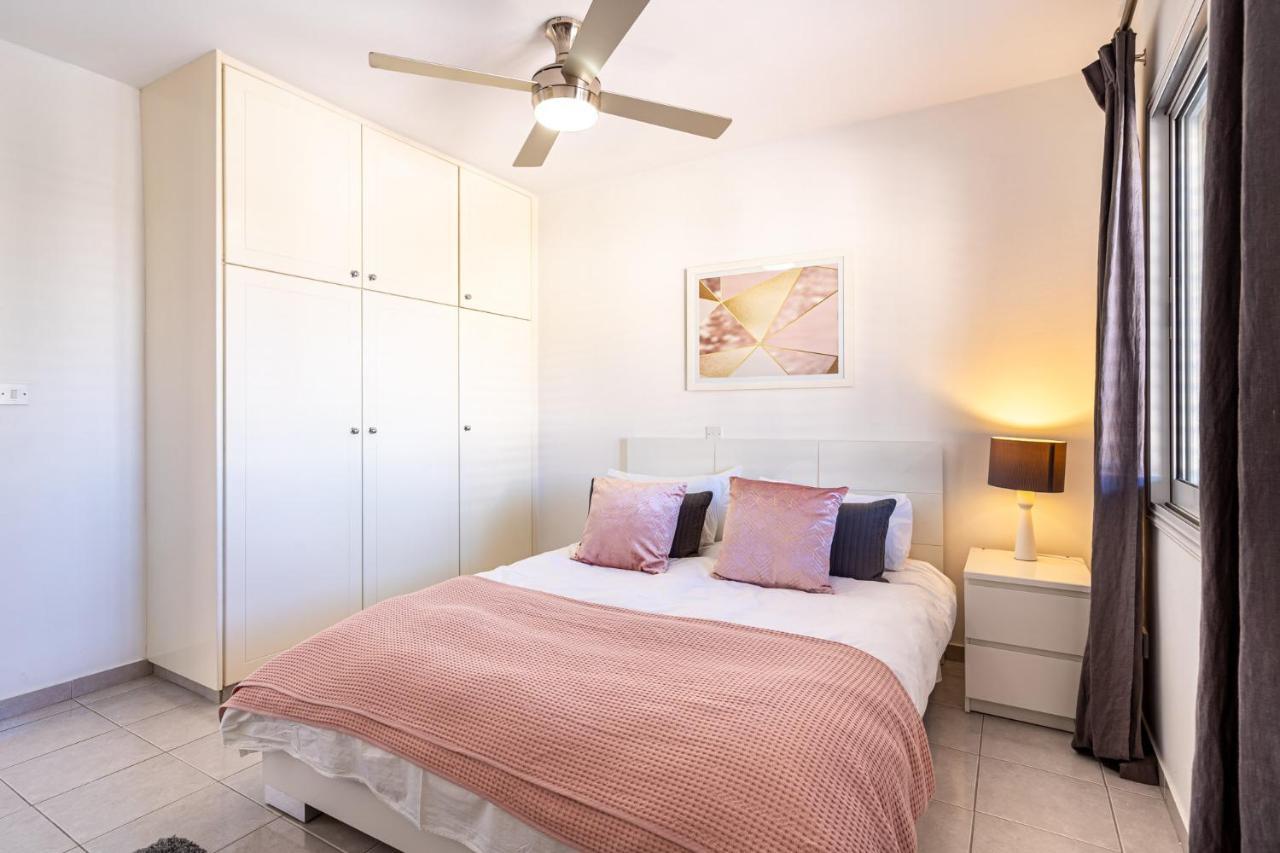 Summer Breeze Holiday Apartment With Pool Paphos 外观 照片